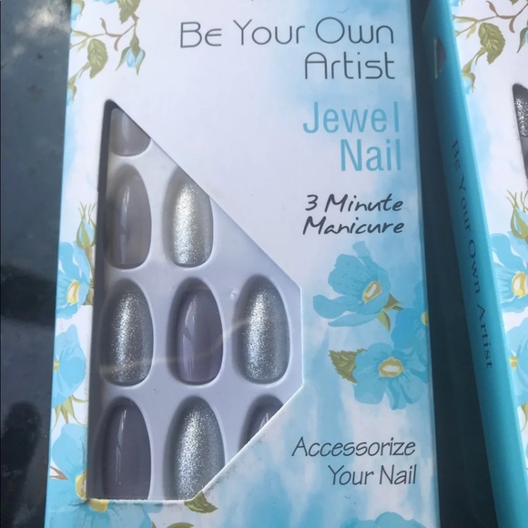 COPY - Nails - Picture 3 of 5